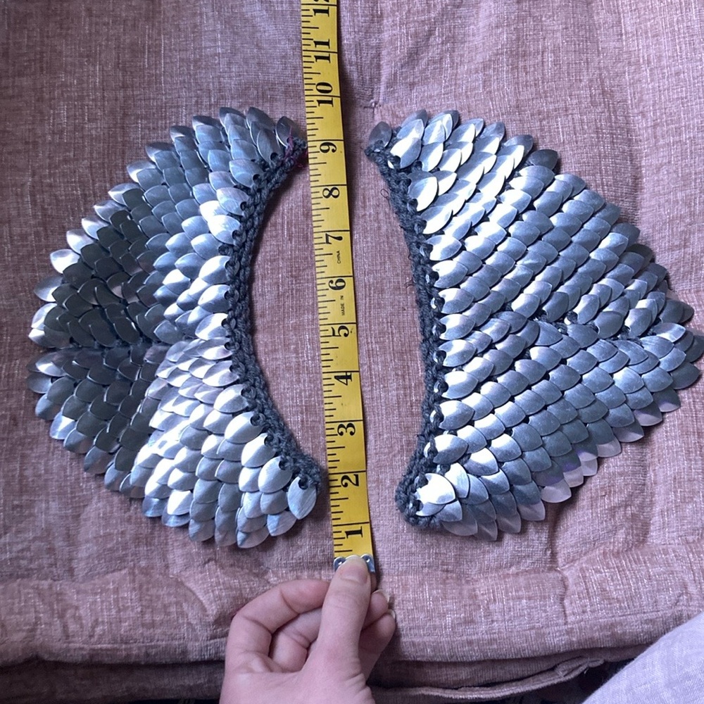 EPAULETS DRAGON SCALE SCALEMAILE MEDIEVAL RENFAIR SHOULDER GARB SCA SILVER GRAY